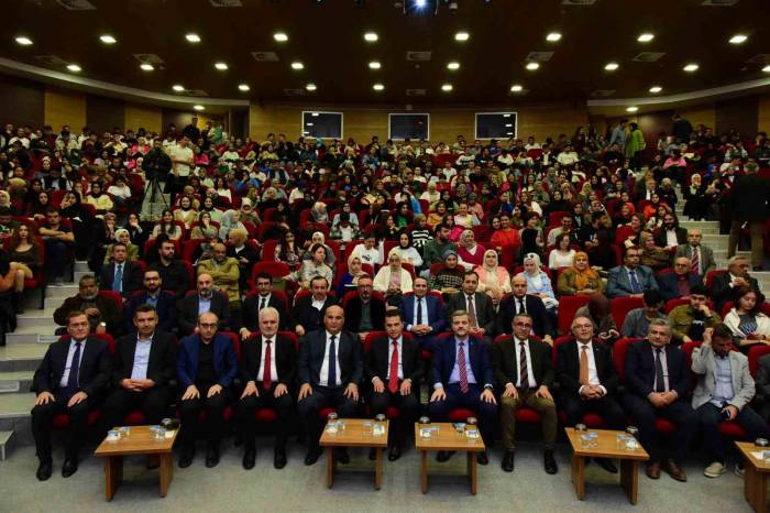 Kastamonu Üniversitesi’nde “Hoca Ahmet Yesevi’den Şeyh Şaban-ı Veli’ye Türk Dünyası” Konferansı Gerçekleştirildi