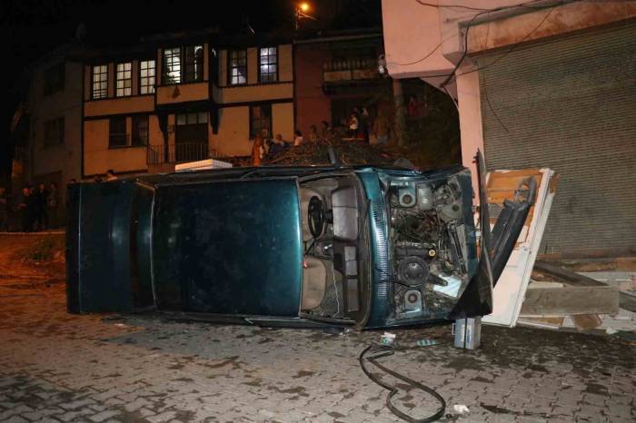 Kastamonu’da Kontrolden Çıkan Otomobil Takla Attı: 2 Kişi Yaralandı