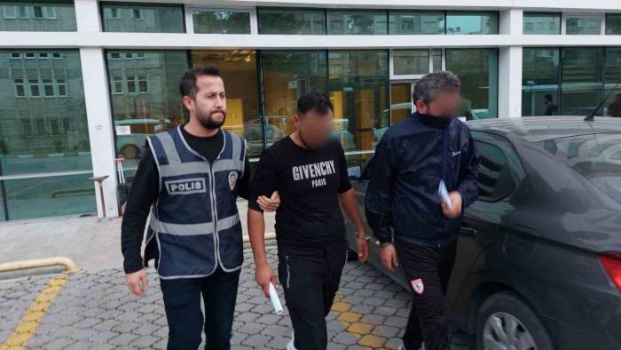 Polisten Kaçan Uyuşturucu Şüphelileri Kovalamaca Sonucu Yakalandı