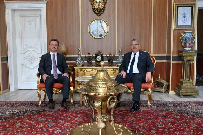 Vali Ünlü Yunusemre Ve Şehzadeler’deki Çalışmaları İlk Ağızlardan Dinledi