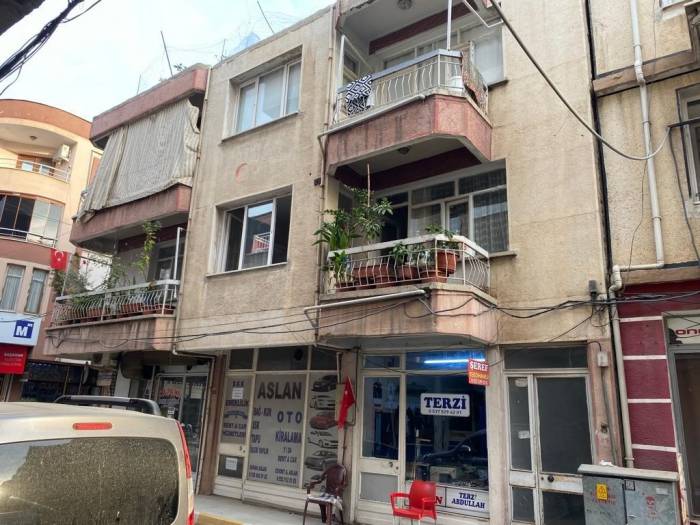 Apartmandan Gelen Kokular Polisi Harekete Geçirdi