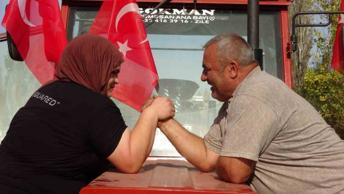 Köyünde Çiftçilik Yapıyor, Avrupa Maçlarına Hazırlanıyor