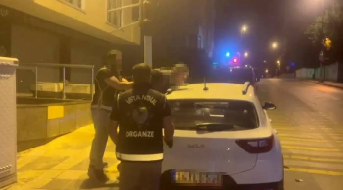 İstanbul’da Silah Kaçakçılarına Operasyon: 5 Kişi Gözaltına Alındı, Çok Sayıda Silah Ele Geçirildi