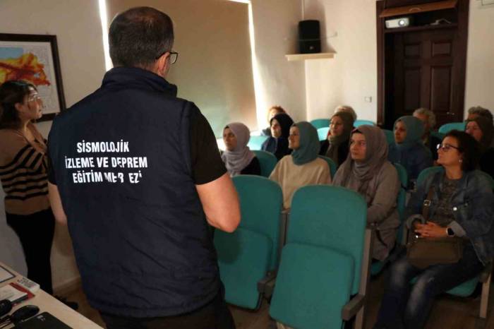 İşaret Diliyle Deprem Eğitimi