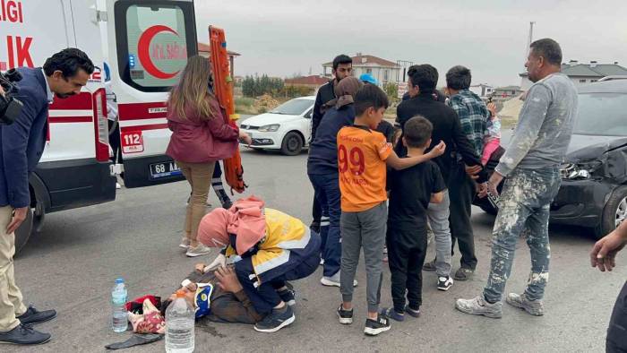 Kazada Yaralanan Babalarının Başında Gözyaşı Döktüler