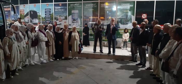 Ayvalıklı Umreciler Dualarla Kutsal Topraklara Uğurlandı