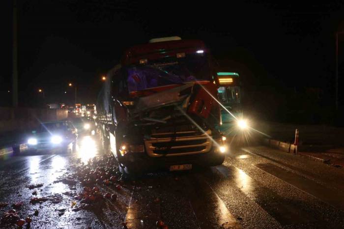 Kırmızı Işıkta Duramayan Tır, Otobüs Ve Kamyona Çarptı: Antalya-burdur Karayolu Kısmen Kapatıldı