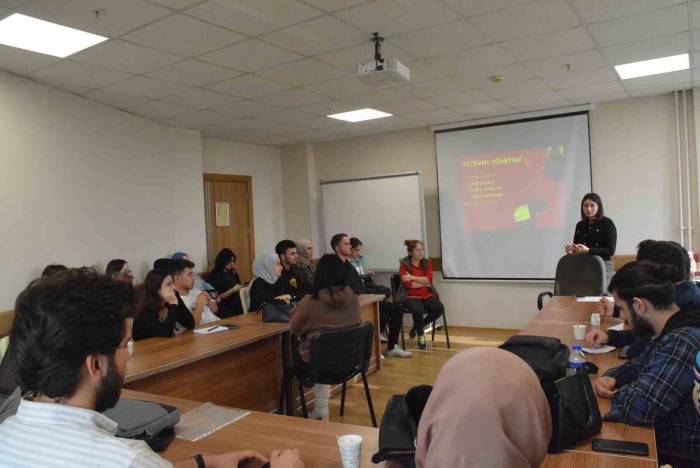 Kendini Tanı, Özünü Keşfet