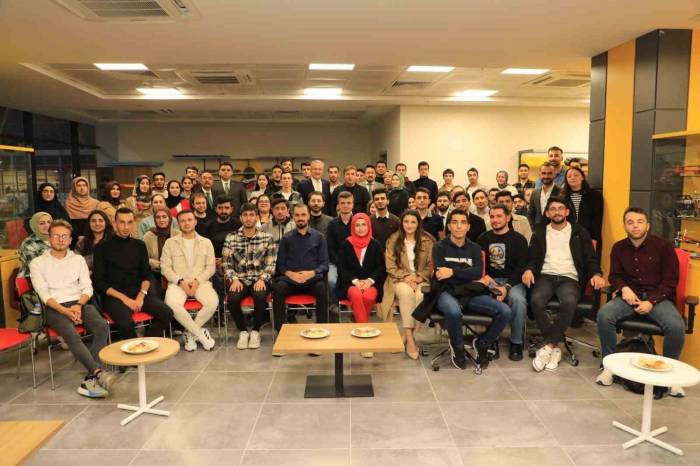 Vali Aydoğdu Üniversite Öğrencileriyle Buluştu