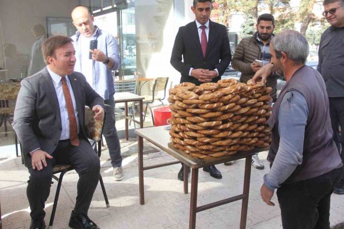 Valiyle Simitçinin Yüz Güldüren Alışverişi