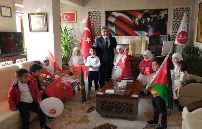 Minik Kur’an Kursu Öğrencileri Filistinli Kardeşlerini Unutmadı