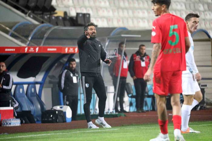 Hakan Kutlu: "Genç Oyuncularımı Tebrik Ediyorum"