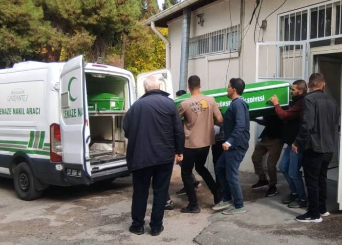 Otomobilin Çarptığı 13 Yaşındaki Kız Çocuğu Hayatını Kaybetti