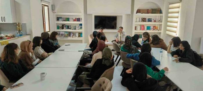 Gediz Gençlik Merkezine İlgi