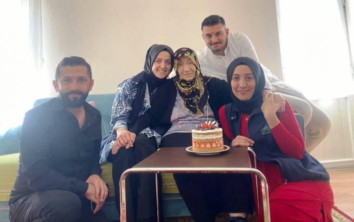 Türkan Nineye Doğum Günü Sürpizi