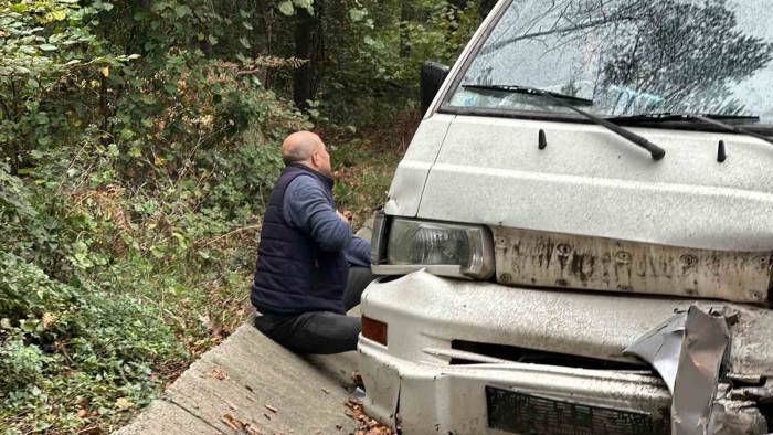 İstanbul’da Orman Yolunda Feci Kaza: Yaralının Çalan Telefonuna İtfaiye Eri Cevap Verdi