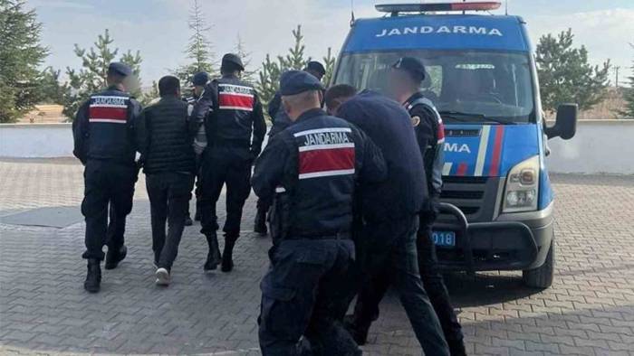 Jandarmadan Aranan Şahıslara Yönelik Operasyon: 3’ü Tutuklandı, 2’si Gözaltında