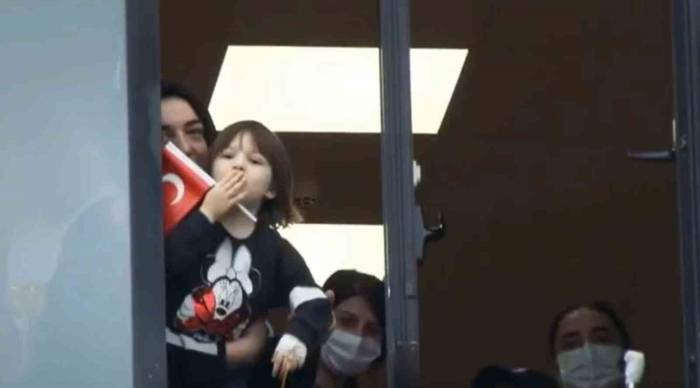 Pencereden Gelen Mutluluk