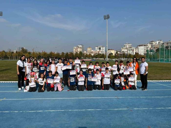 Mba Okulları Öğrencileri Cumhuriyetin 100. Yılı İçin Koştu