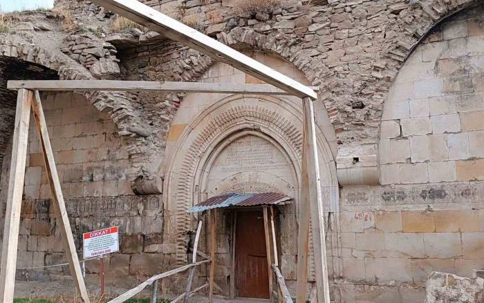 Yedi Kilise Yıkılma Tehlikesiyle Karşı Karşıya