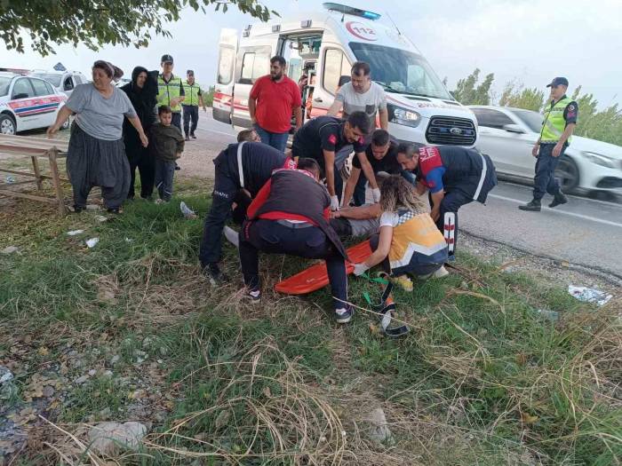 Osmaniye’de Otomobil Ağaca Çarptı: 1’i Çocuk 3 Yaralı