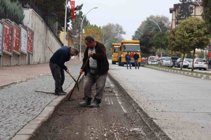 Safranbolu’da Sadri Artunç Caddesi’nde Asfalt Yenileme Çalışmaları Başladı