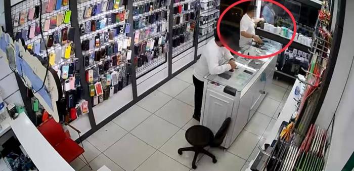 Cep Telefonun Çalınma Anı Kamerada