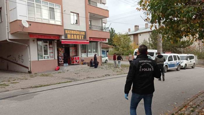 4. Kattan Düşen 1,5 Yaşındaki Bebek Ağır Yaralandı