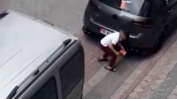 Sultangazi’de Küçük Çocuğun Bayrak Hassasiyeti