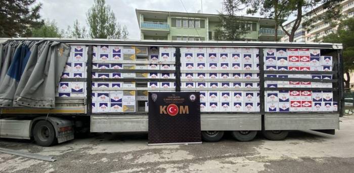 Uşak’ta 2,5 Milyon Değerinde Kaçak Makaron Ele Geçirildi