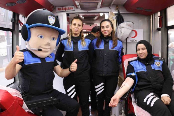 Polisten Kan Bağışı