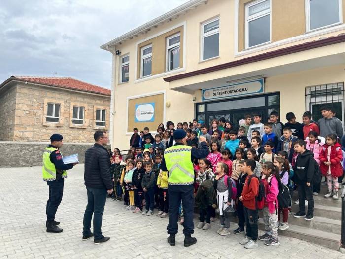 Jandarmadan Öğrencilere Trafik Semineri