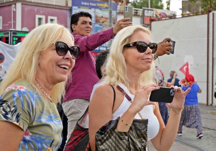 Antalya’da 2. Uluslararası Yörük Türkmen Festivali ‘Yörük Göçü’ İle Başladı