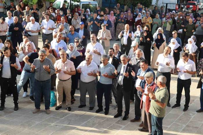 Koçarlı’da Umre Yolcuları Dualarla Uğurlandı