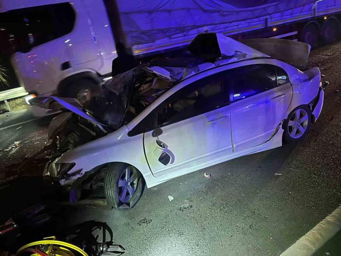 Tırla Kafa Kafaya Çarpışan Otomobilin Sürücüsü Hayatını Kaybetti