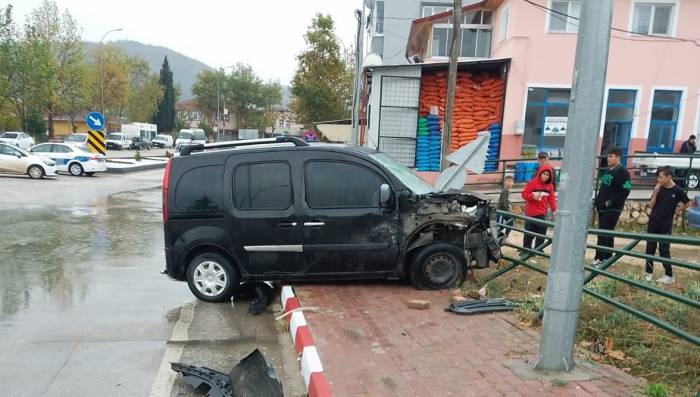 Bilecik’te Yaşanan Trafik Kazasında 1 Kişi Yaralandı