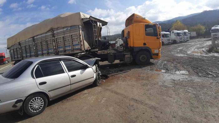 Tırla Otomobil Çarpıştı: 1 Yaralı