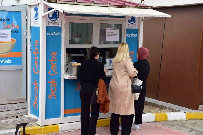 Çanakkale’de Öğrencilere Sıcak Çorba İkramları Başladı