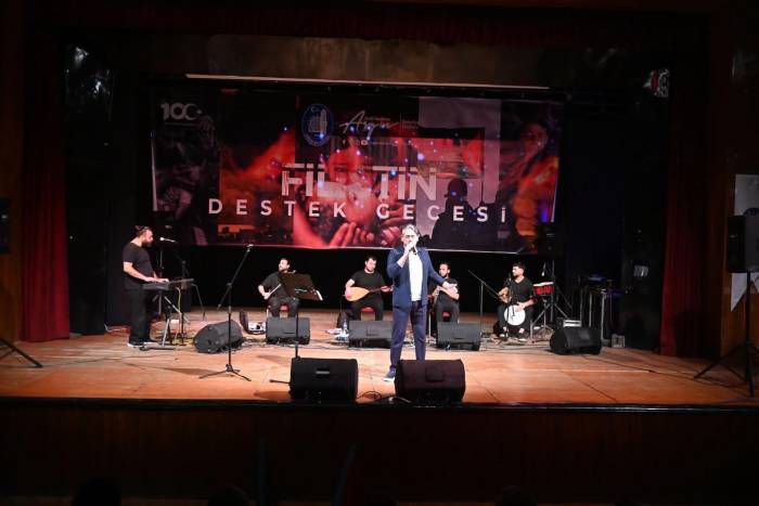 Filistin Destek Gecesi’nde Salon Dolup Taştı