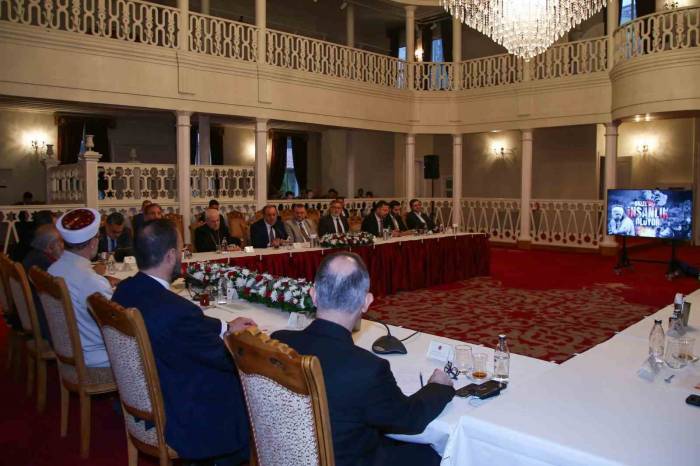 Diyanet İşleri Başkanı Erbaş Gayrimüslim Dini Cemaat Ve Vakıf Temsilcileriyle Bir Araya Geldi