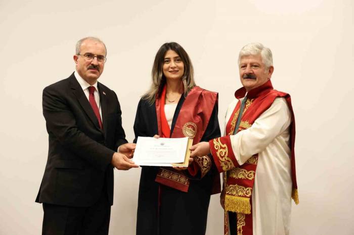 Fethi Sekin Şehir Hastanesi’nde Akademik Yükselme Ve Cübbe Töreni