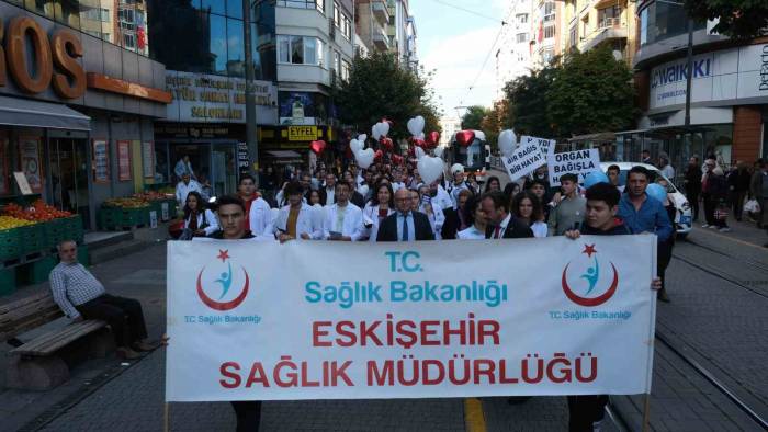 Sağlık Çalışanları Ve Vatandaş ‘Organ Bağışı Haftası’ Yürüyüşünü Gerçekleştirdi