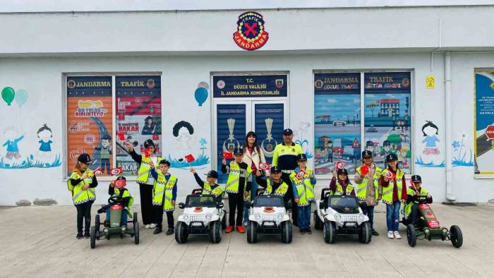 Geleceğin Sürücüleri Kuralları Öğrendi