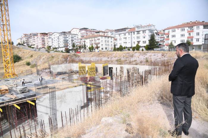 Pursaklar’a Yeni Spor Alanı Ve Yüzme Havuzu