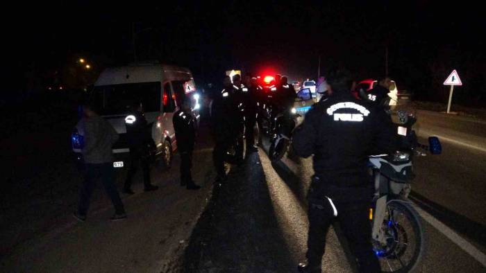 Kontrolden Çıkan Motosiklet Taziyeden Dönenlerin Arasına Daldı: 3 Yaralı
