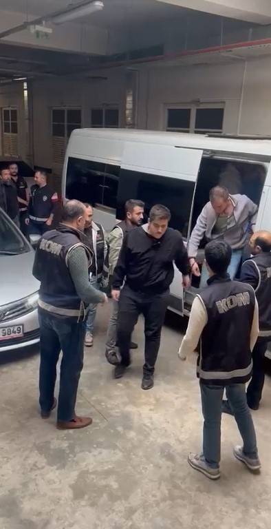 Eş Zamanlı Silah Kaçakçılığı Operasyonu: 5 Tutuklama