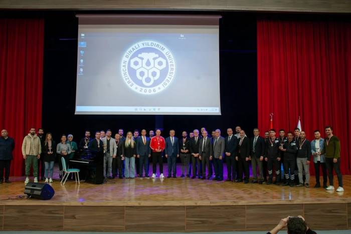 Spor Müsabakalarında Kupa Ve Madalyalar Sahiplerini Buldu