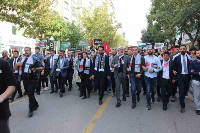 Manisa’da Ak Parti’den Filistin’e Destek Yürüyüşü