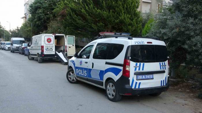 Emekli Asker Evinde Silahla Vurulmuş Halde Bulundu