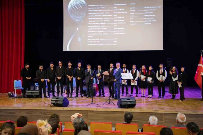 Ebyü’de Cumhuriyetin Yüzüncü Yılında Doğu Anadolu Türküleri Konseri Düzenlendi